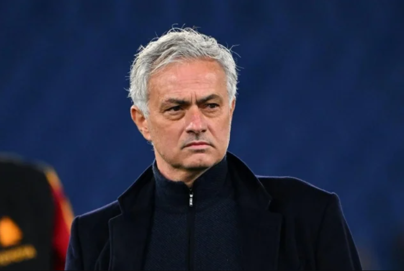 Jose Mourinho là một huấn luyện viên bóng đá chuyên nghiệp